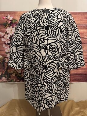 Jones Wear Black White Textured Floral Jacket 3/4 Sleeve Button Front
